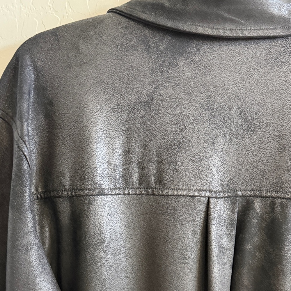 Gianni Bini Black Shirt extra long snap up shirt shimmery material.  Size medium - Picture 11 of 15